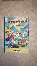 J. van Aalst - Geef hier die bal!, Boeken, Ophalen of Verzenden, Fictie algemeen, Zo goed als nieuw, J. van Aalst