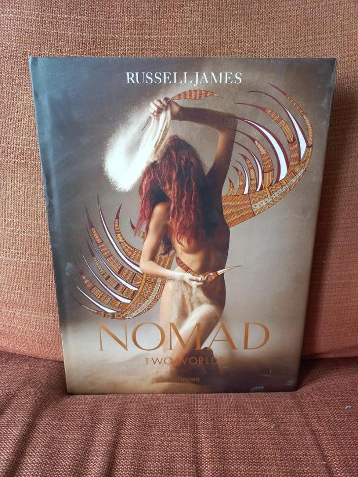 Fotoboek Nomad Two Worlds - Russell James, Boeken, Kunst en Cultuur | Fotografie en Design, Zo goed als nieuw, Fotografen, Ophalen of Verzenden