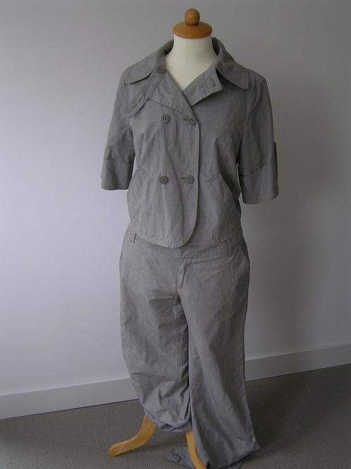 Licht grijs geruit pak maat 40., Kleding | Dames, Jasjes, Kostuums en Pakken, Nieuw, Kostuum of Pak, Maat 38/40 (M), Grijs, Ophalen of Verzenden