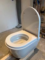 Ruimtebesparende hangende toiletpot - Zo goed als nieuw wit, Doe-het-zelf en Verbouw, Sanitair, Ophalen, Zo goed als nieuw, Steen