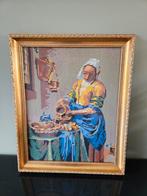 Borduursel 'Het Melkmeisje'  in klassiek gouden lijst, Ophalen of Verzenden, Hout, Minder dan 50 cm, Minder dan 50 cm