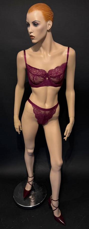Super sexy aubergines kleurig kanten lingerie setje maat 85D beschikbaar voor biedingen