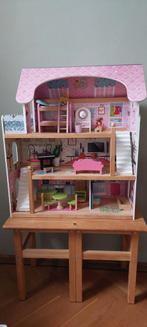 Leuk houten poppenhuis met meubeltjes en poppetjes, Kinderen en Baby's, Speelgoed | Poppenhuizen, Ophalen
