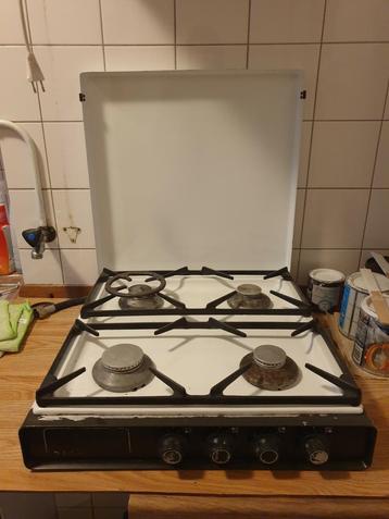 Pelgrim 4-pits gasfornuis, met deksel beschikbaar voor biedingen