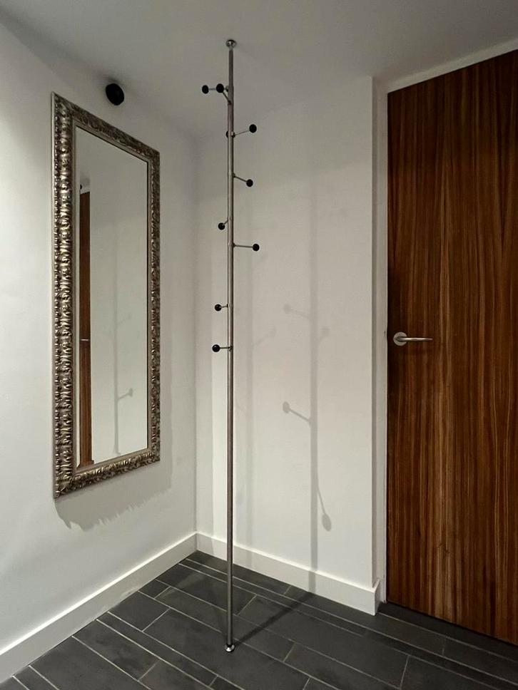 Staande kapstok RVS Majeur | design Joost Wever, Huis en Inrichting, Woonaccessoires | Kapstokken, Zo goed als nieuw, Staande kapstok