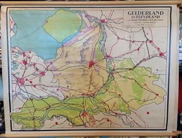 oude schoolkaart / wandkaart van Gelderland en Flevoland beschikbaar voor biedingen