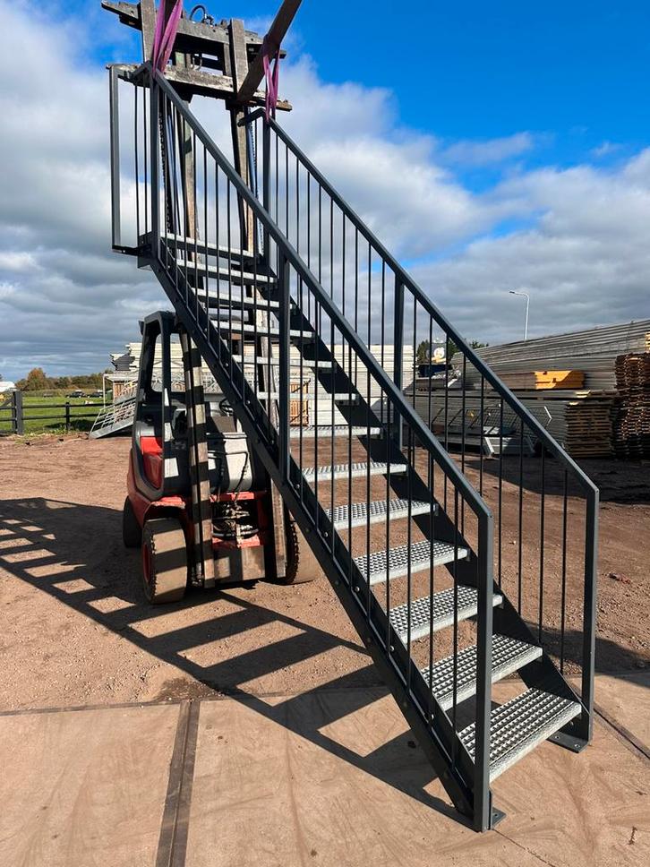 Stalen steektrap bordestrap wenteltrap trappen, Doe-het-zelf en Verbouw, Ladders en Trappen, Gebruikt, Minder dan 2 meter, Ophalen of Verzenden