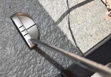 Nog prima half-mallet putter James Perry beschikbaar voor biedingen