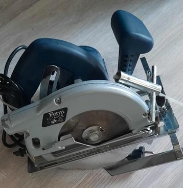 Aangeboden Goedwerkende Cirkelzaagmachine . beschikbaar voor biedingen