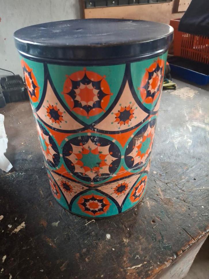 Vintage Blikken Trommel met Decoratief Design, Huis en Inrichting, Tafels | Salontafels, Gebruikt, Rond, Metaal, Ophalen of Verzenden