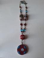 Ketting met kunststof, klei en metalen kralen, Sieraden, Tassen en Uiterlijk, Ophalen of Verzenden, Kunststof