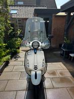 Vespa Primavera 2023, Fietsen en Brommers, Scooters | Vespa, Ophalen, Maximaal 45 km/u, Zo goed als nieuw, Benzine