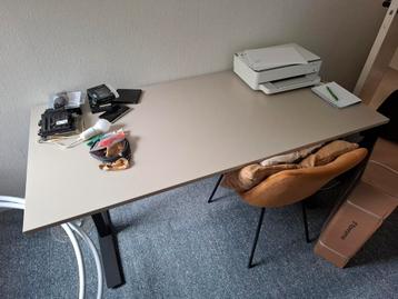 Zo goed als nieuw zit sta bureau, beige/antraciet, 160x80 cm beschikbaar voor biedingen