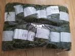 Nieuwe bollen harig wol. Groen. 12 stuks., Ophalen of Verzenden, Zo goed als nieuw, Breien of Haken, Wol of Garen