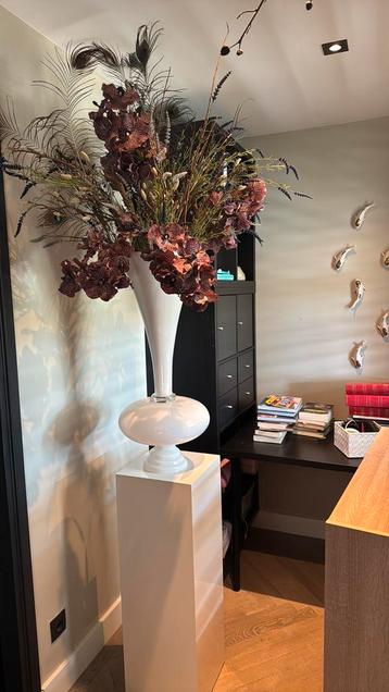 XL kunstbloem + vaas + pilaar beschikbaar voor biedingen