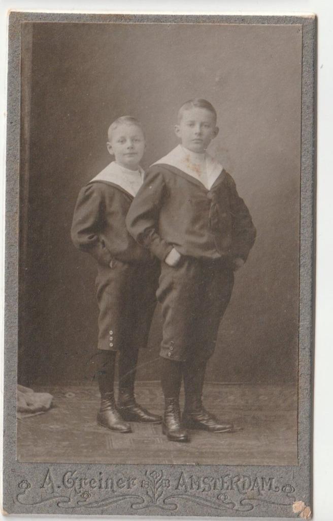 CDV 2 jongetjes door A. Greiner Amsterdam oud foto, Verzamelen, Foto's en Prenten, Gebruikt, Foto, Kind, Voor 1940, Verzenden