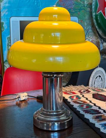 vintage tafellamp met gele kap beschikbaar voor biedingen