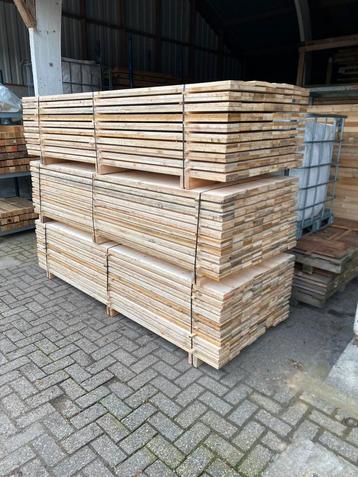 Douglas planken beschikbaar voor biedingen