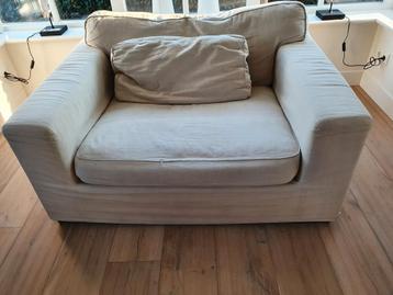 Landelijke loveseat beschikbaar voor biedingen