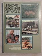 Een Open Plek in het Oerwoud - Irian Jaya Papua, Ophalen of Verzenden