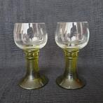 Vintage wijn glas klein met olijf groen, set 2 glazen, Antiek en Kunst, Antiek | Glas en Kristal, Ophalen of Verzenden