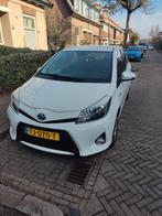 Toyota Yaris 1.5 Full Hybrid CVT 5DR 2014 Wit, Auto's, Toyota, 1497 cc, 74 pk, Achteruitrijcamera, 4 cilinders