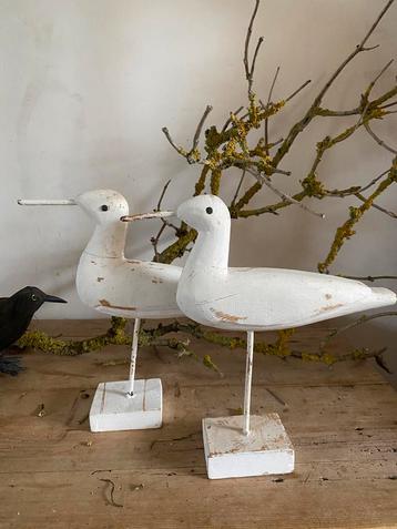 2 houten vogels op stander (gereserveerd JD) beschikbaar voor biedingen