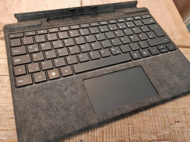 Surface Pro Signature Keyboard – Sapphire Grijs, Computers en Software, Toetsenborden, Zo goed als nieuw, Overige indelingen, Draadloos