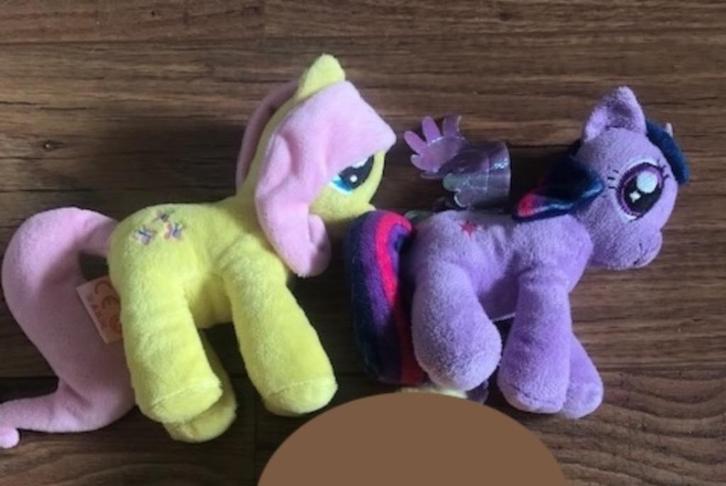 2x My Little Pony knuffels Famosa Fluttershy Rarity 20-23 cm, Kinderen en Baby's, Speelgoed | My Little Pony, Nieuw, Ophalen of Verzenden