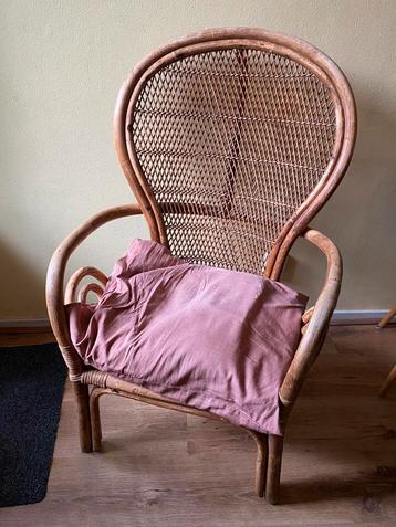 Rotan stoel beschikbaar voor biedingen
