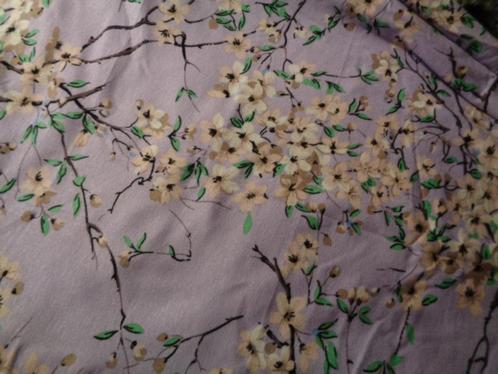 lila met japanse bloesem rekbaar 110 cm bij 150 cm, Hobby en Vrije tijd, Stoffen en Lappen, Nieuw, Ophalen of Verzenden