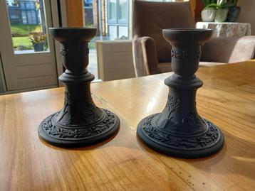 2 Wedgwood Black Basalt kandelaars  beschikbaar voor biedingen