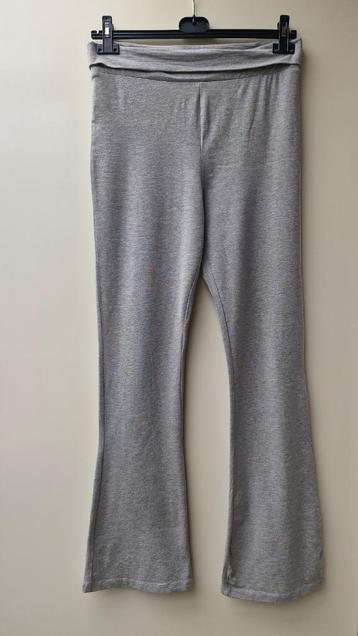 Sportbroek flared model, lang beschikbaar voor biedingen