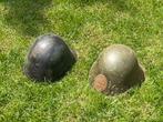 Schuurvondst twee helmen Nederlands helm plaat Duits, Ophalen of Verzenden, Landmacht, Nederland, Helm of Baret