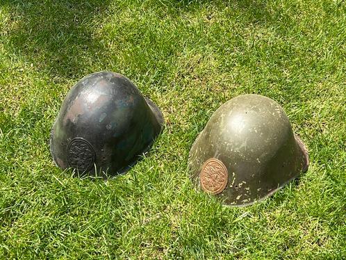 Schuurvondst twee helmen Nederlands helm plaat Duits, Verzamelen, Militaria | Tweede Wereldoorlog, Landmacht, Helm of Baret, Nederland