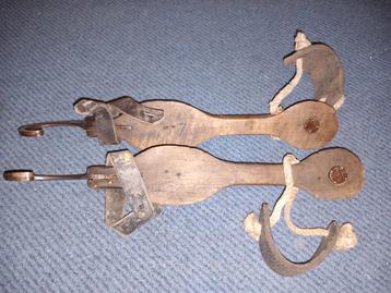 Oude krulschaatsen beschikbaar voor biedingen