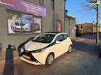 Toyota Aygo 1.0 VVT-i x-wave cabrio navi camera leder beurt, Auto's, Toyota, Euro 5, Gebruikt, Cabriolet, 4 stoelen