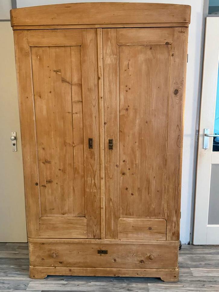 Geloogd grenen kast met veel opbergruimte, Huis en Inrichting, Kasten | Overige, Gebruikt, Ophalen