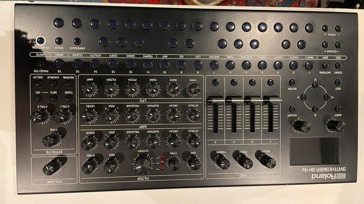 Roland SH-4d, Muziek en Instrumenten, Synthesizers, Zo goed als nieuw, Overige aantallen, Roland, Ophalen of Verzenden