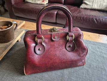 Vintage lederen Etienne Aigner handtas beschikbaar voor biedingen