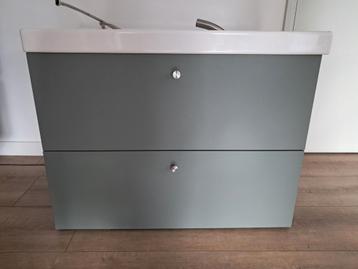 Mooi wastafelmeubel met lades en pootjes beschikbaar voor biedingen