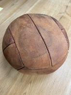 Vintage leren medicijnbal, Sport en Fitness, Voetbal, Ophalen of Verzenden, Gebruikt, Bal