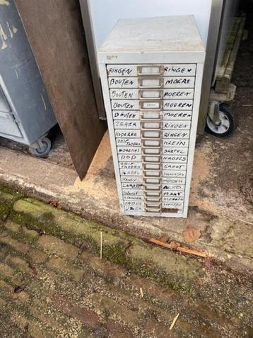 metalen ladekastje met 18 lades beschikbaar voor biedingen