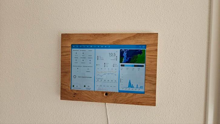 Wall mounted Fire HD 10, Computers en Software, Android Tablets, Zo goed als nieuw, Wi-Fi, 10 inch, 32 GB, Usb-aansluiting, Ophalen of Verzenden