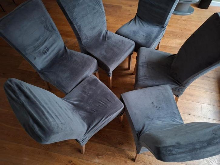 6 gebruikte goed zittende stoelen met stoelhoezen, Huis en Inrichting, Stoelen, Gebruikt, Ophalen