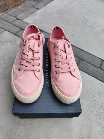 Tommy Hilfiger sneakers maat 39 nieuw beschikbaar voor biedingen