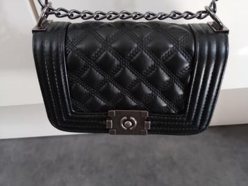 NIEUW:Stevig/stoer zwarte schoudertas met afsluitbare vakken beschikbaar voor biedingen