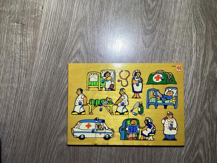 Houten Puzzel - Ziekenhuis Thema, Kinderen en Baby's, Speelgoed | Kinderpuzzels, Zo goed als nieuw, 2 tot 4 jaar, Meer dan 50 stukjes