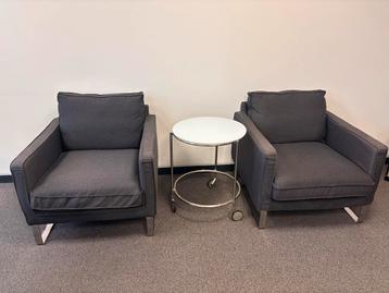 2 Fauteuils met Verrijdbaar Tafeltje beschikbaar voor biedingen