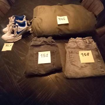 Kledingpakket maat 146/152/ winterjas + broeken + sneakers  beschikbaar voor biedingen